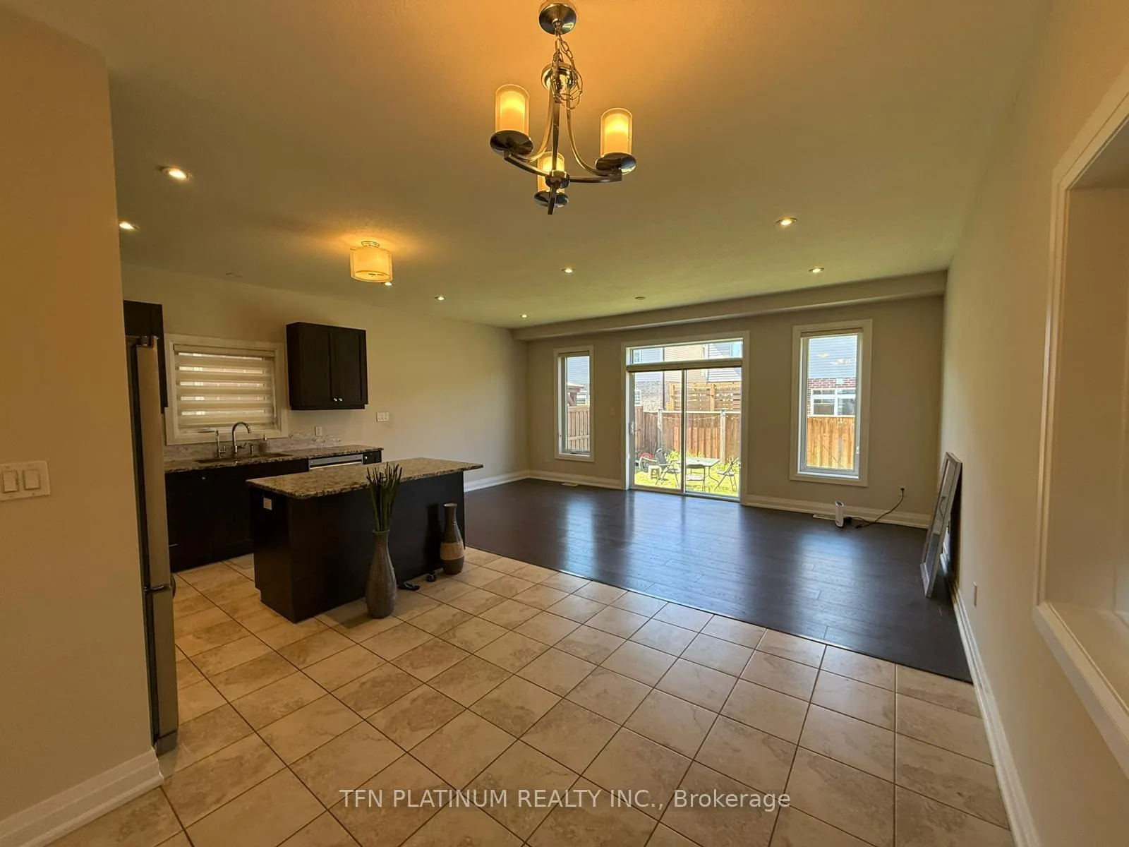 Photo 5 of 103 Monarch Woods Drive, Kitchener — HOMEH