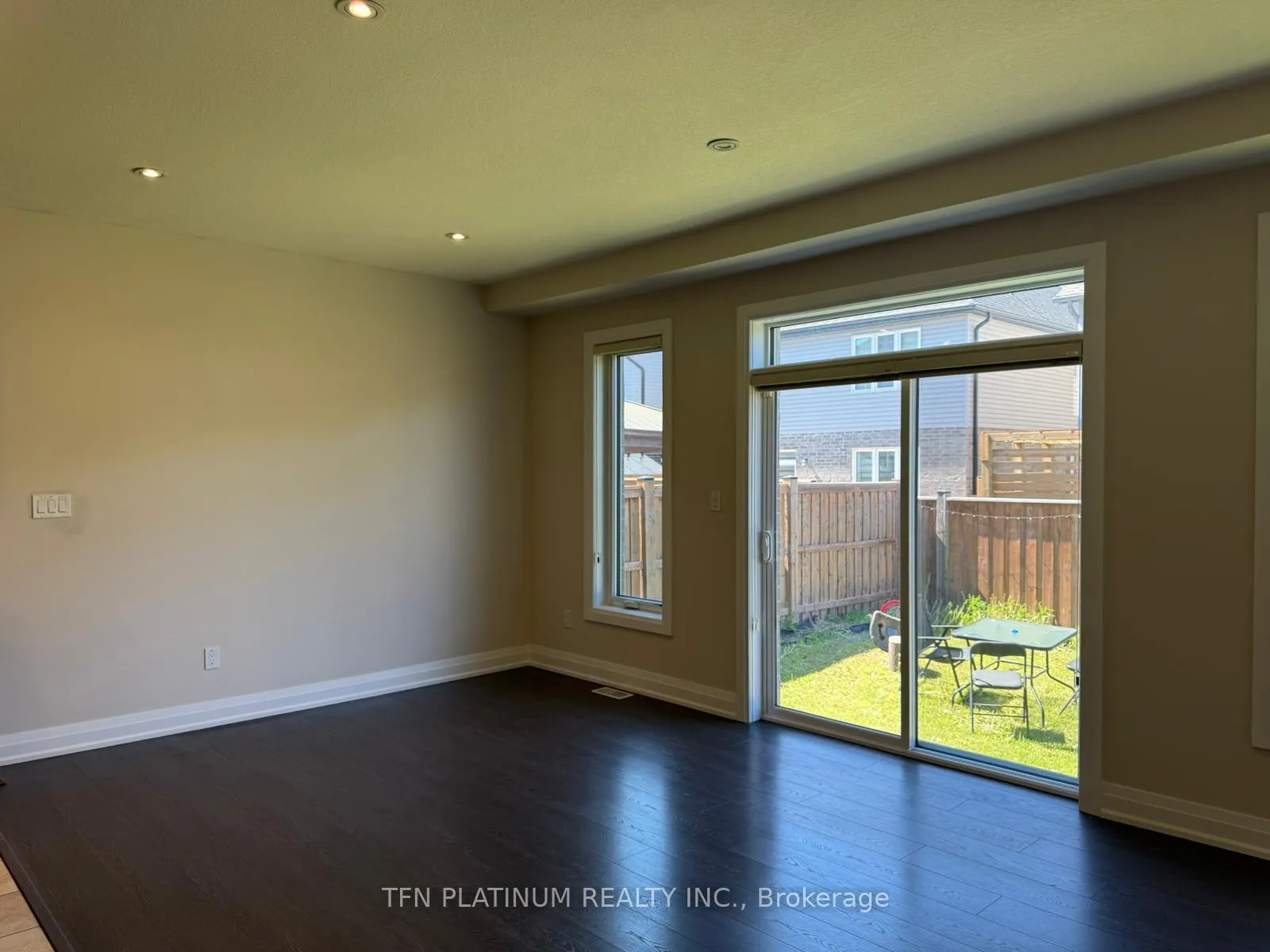 Photo 7 of 103 Monarch Woods Drive, Kitchener — HOMEH