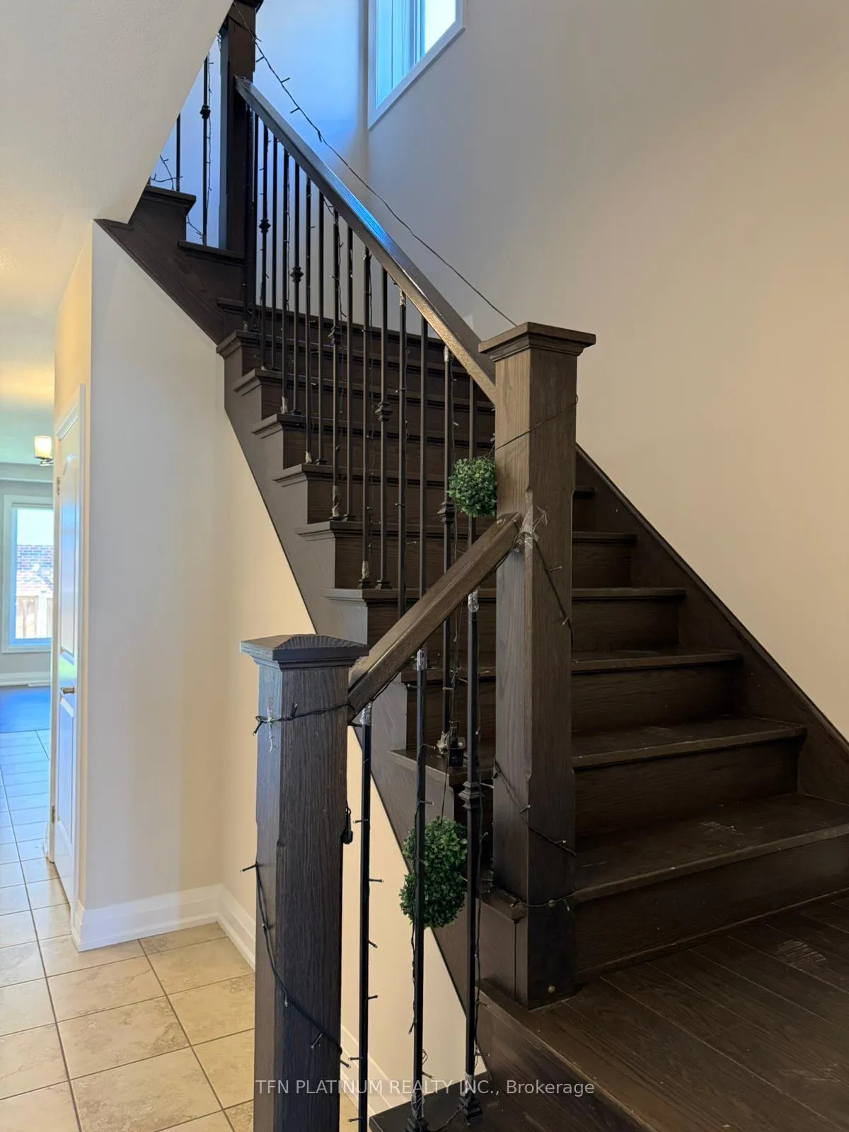 Photo 8 of 103 Monarch Woods Drive, Kitchener — HOMEH