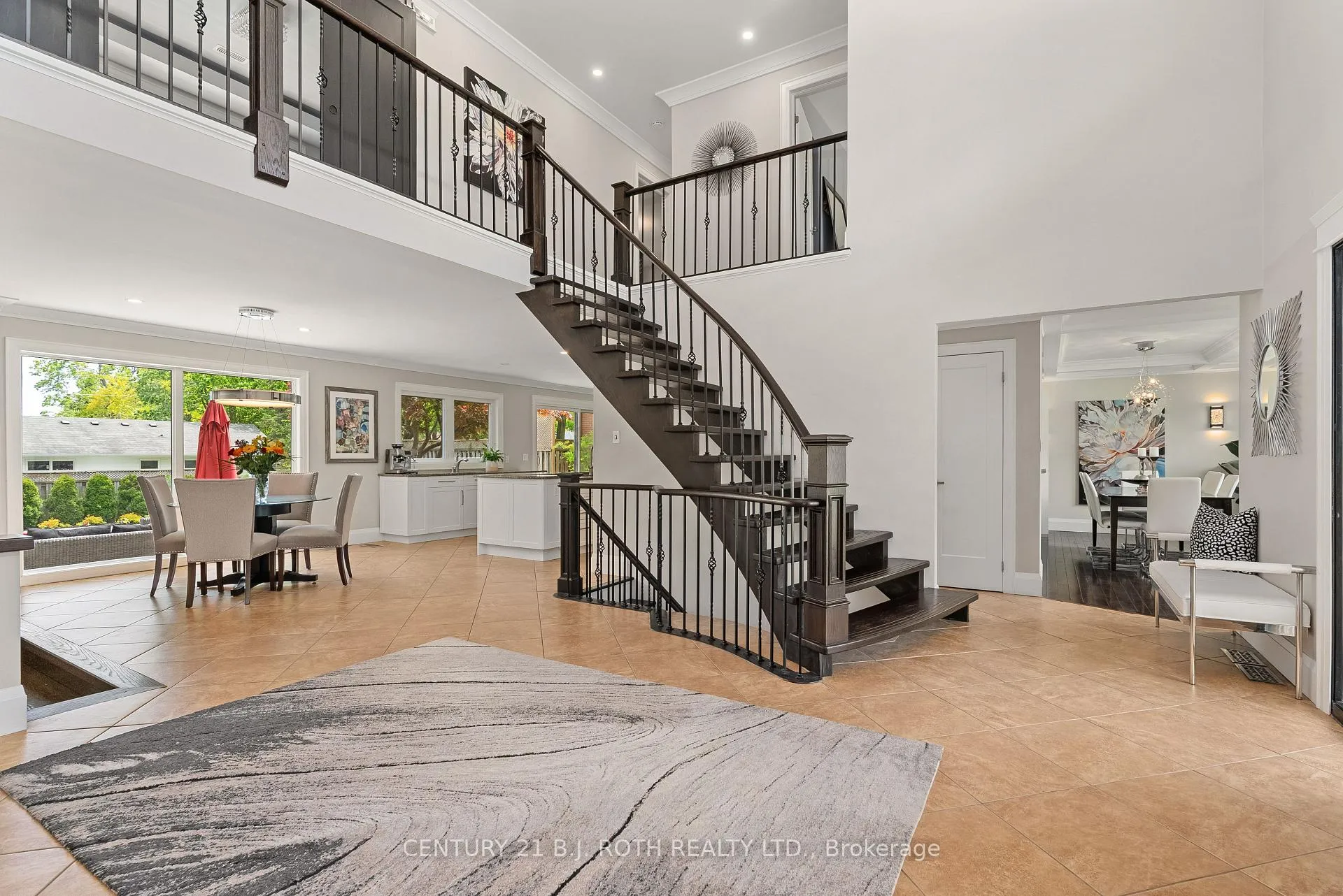 Photo 4 of 29 Castle Drive, Barrie, Sunnidale — HOMEH