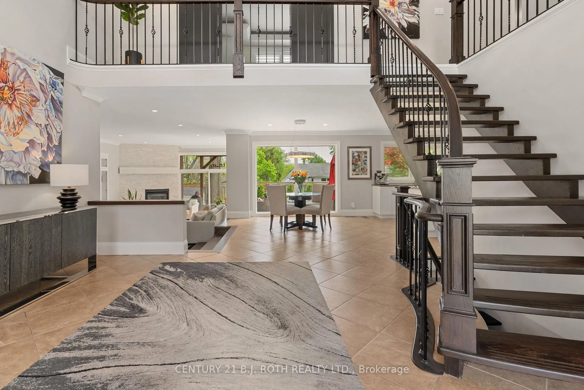Photo 5 of 29 Castle Drive, Barrie, Sunnidale — HOMEH