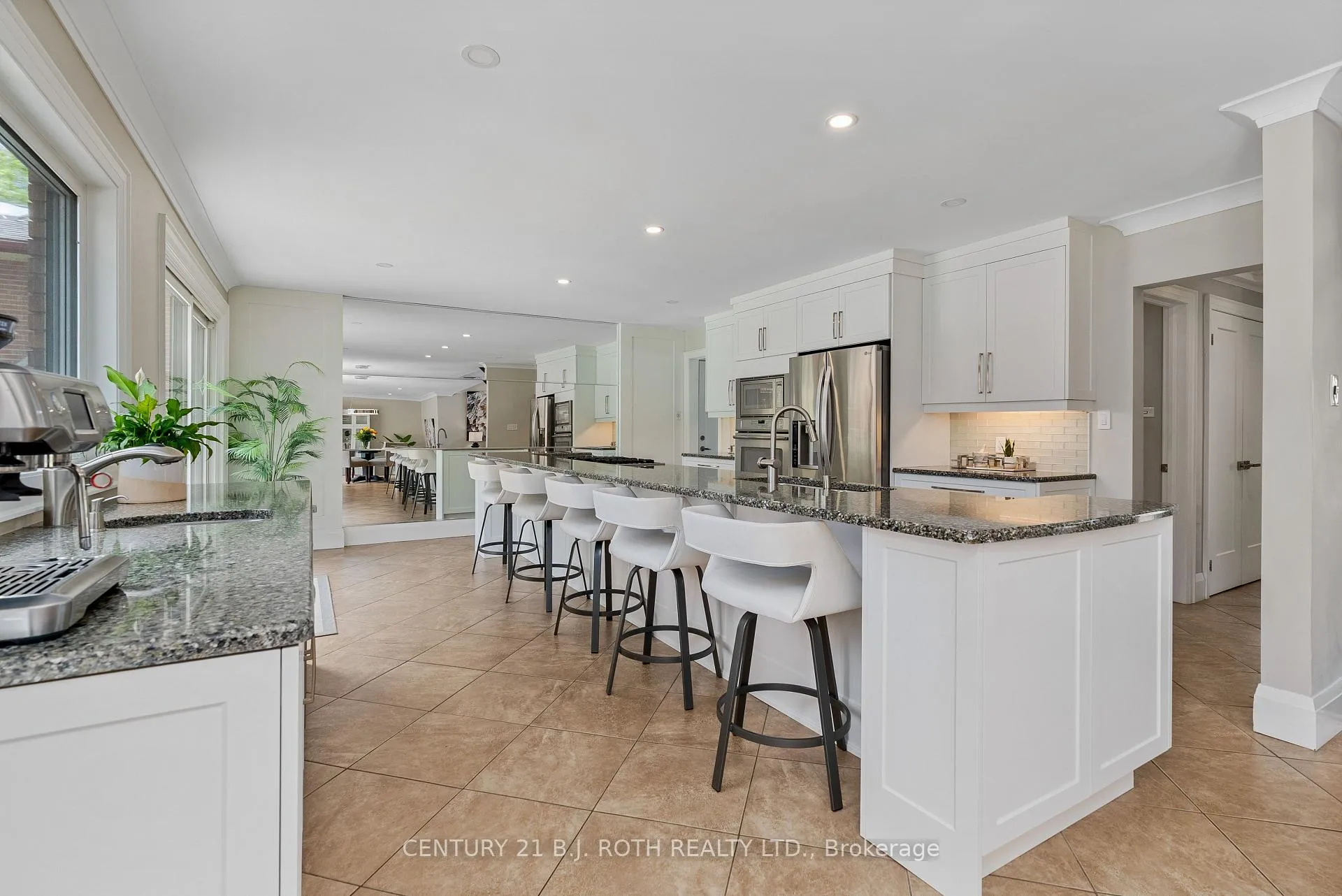 Photo 8 of 29 Castle Drive, Barrie, Sunnidale — HOMEH