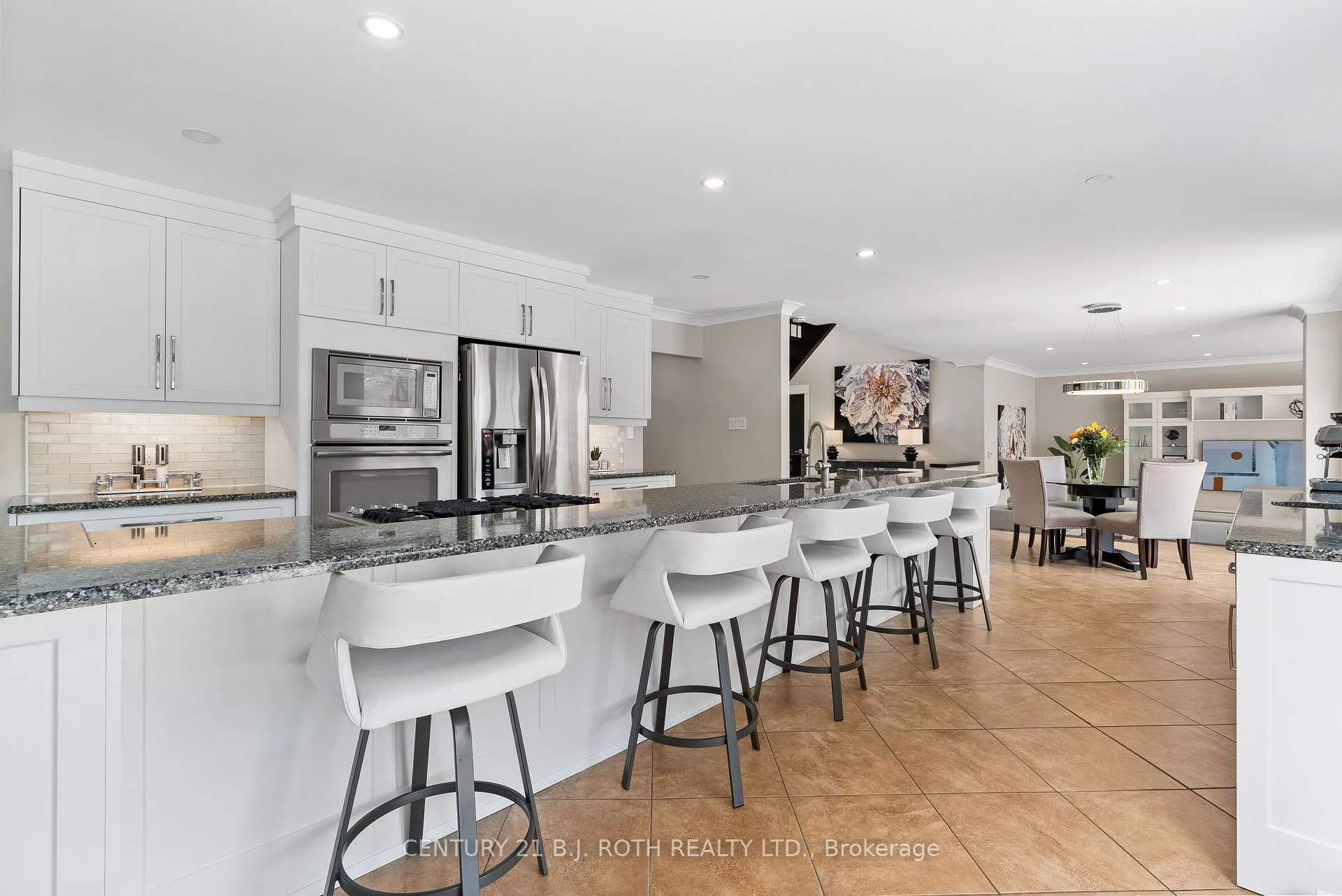 Photo 9 of 29 Castle Drive, Barrie, Sunnidale — HOMEH