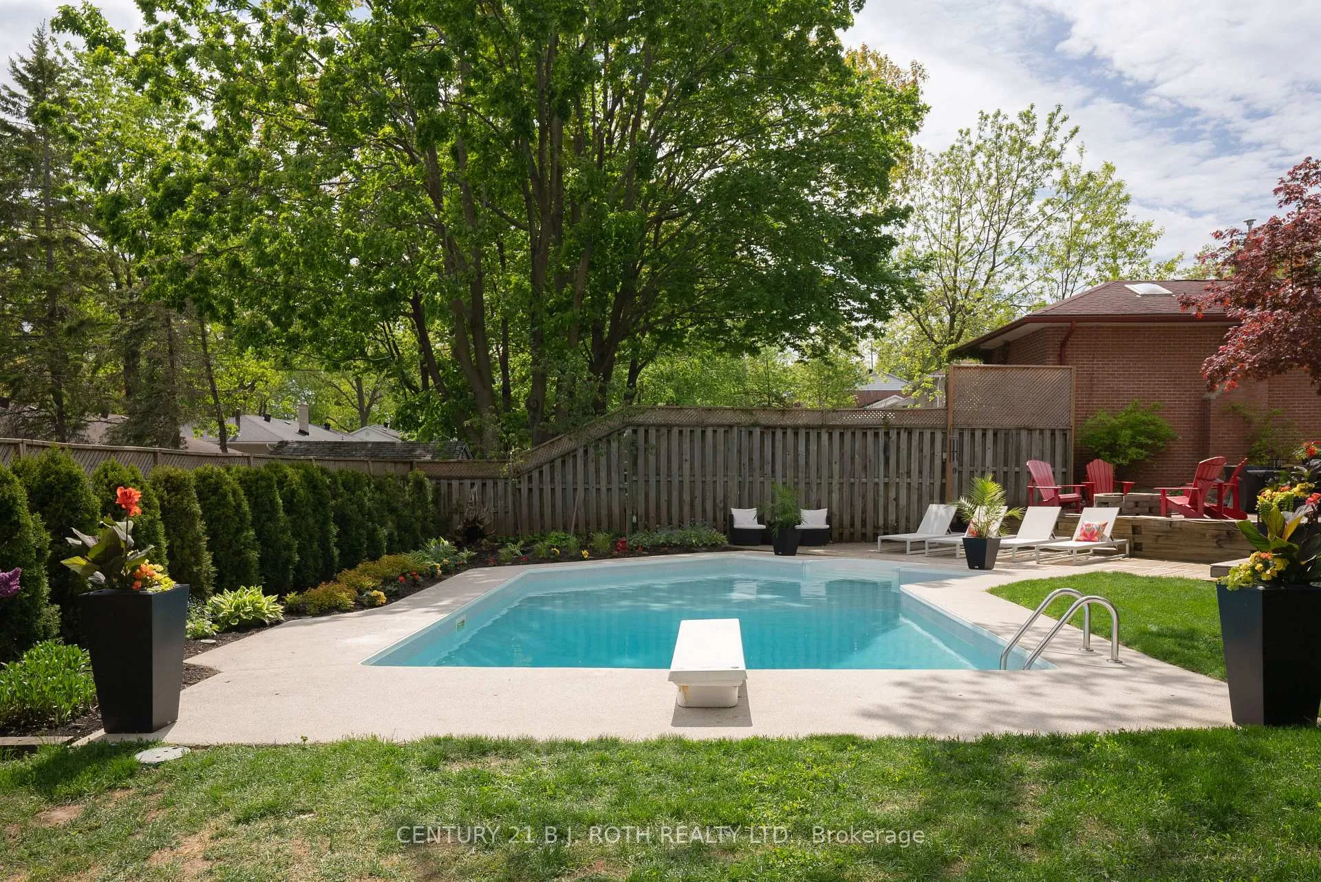 Photo 39 of 29 Castle Drive, Barrie, Sunnidale — HOMEH