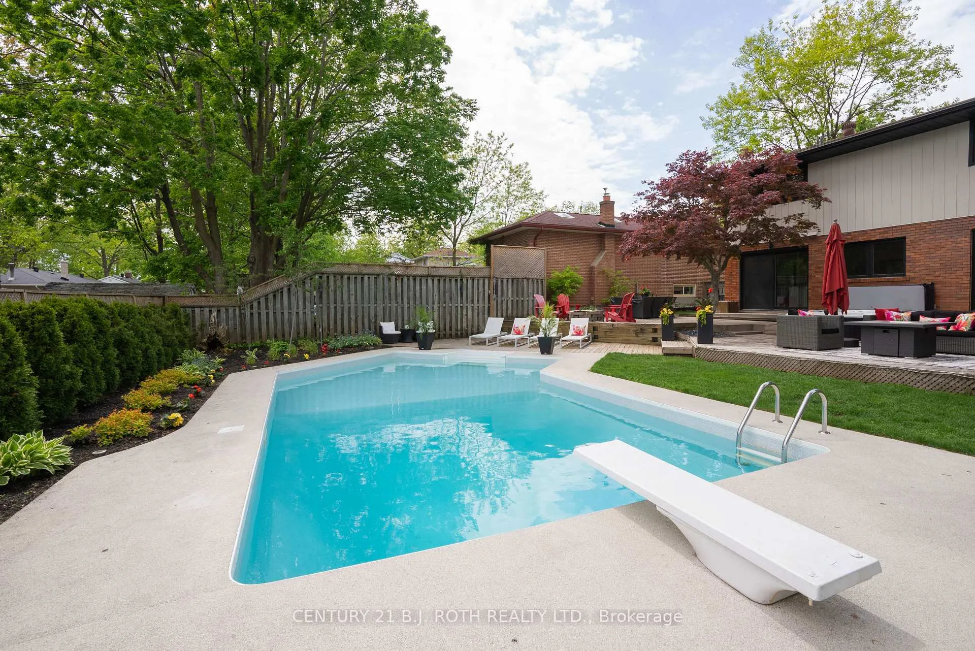 Photo 40 of 29 Castle Drive, Barrie, Sunnidale — HOMEH