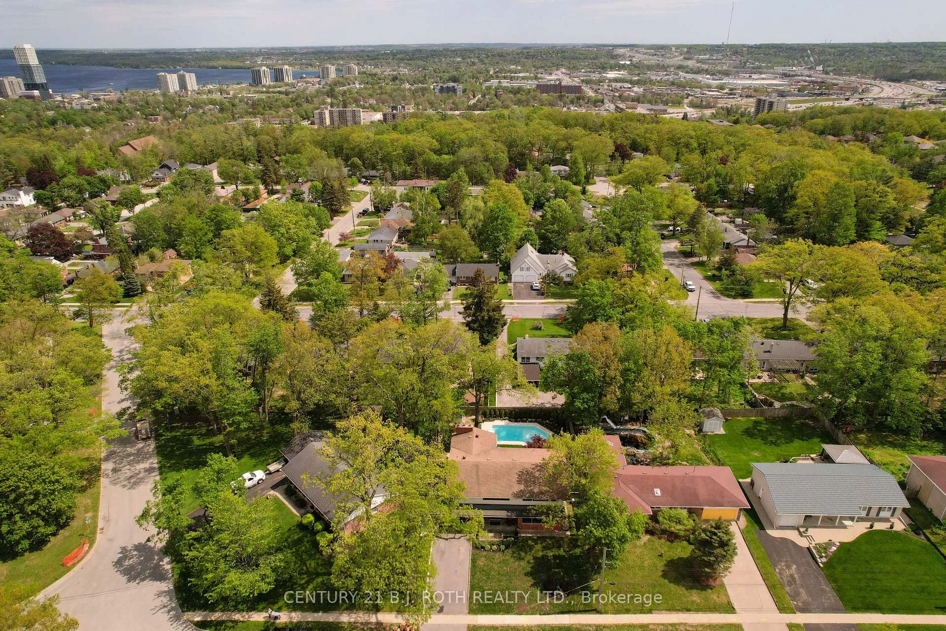 Photo 45 of 29 Castle Drive, Barrie, Sunnidale — HOMEH