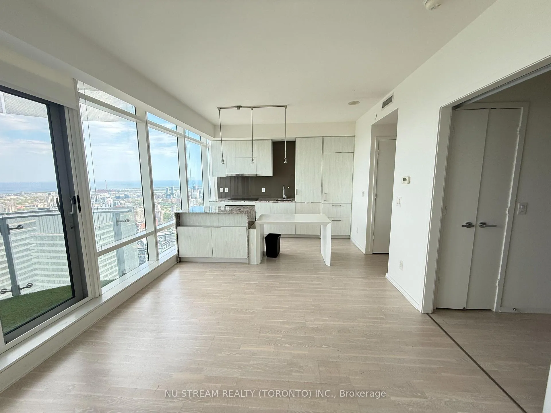 Photo 2 of Unit 6303, 1 Bloor Street E, Toronto, Church-Yonge Corridor — HOMEH