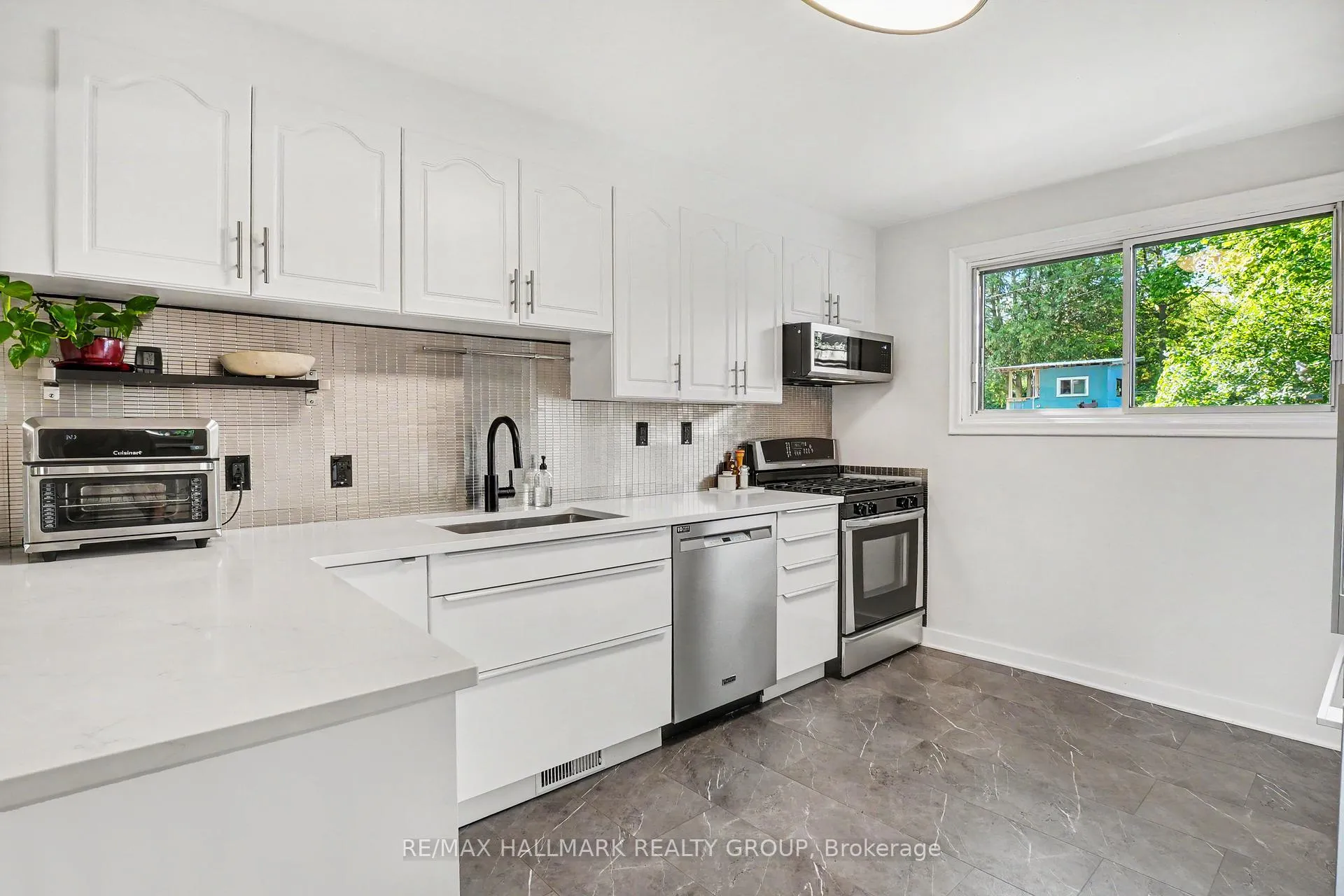 Photo 10 of 371 Sunnyside Avenue, Ottawa, Old Ottawa South — HOMEH