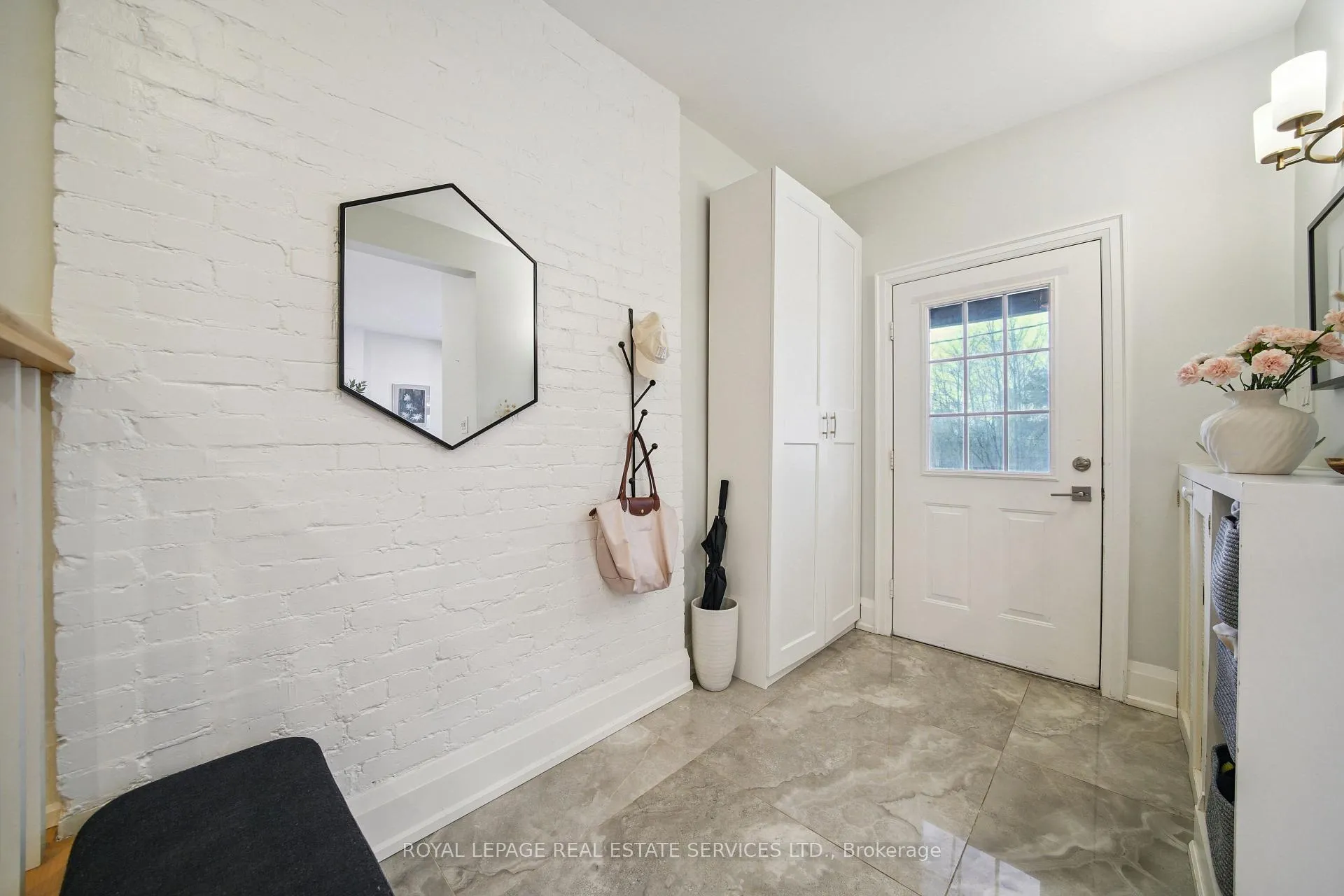 Photo 4 of 29 Parkside Drive, Toronto, High Park-Swansea — HOMEH