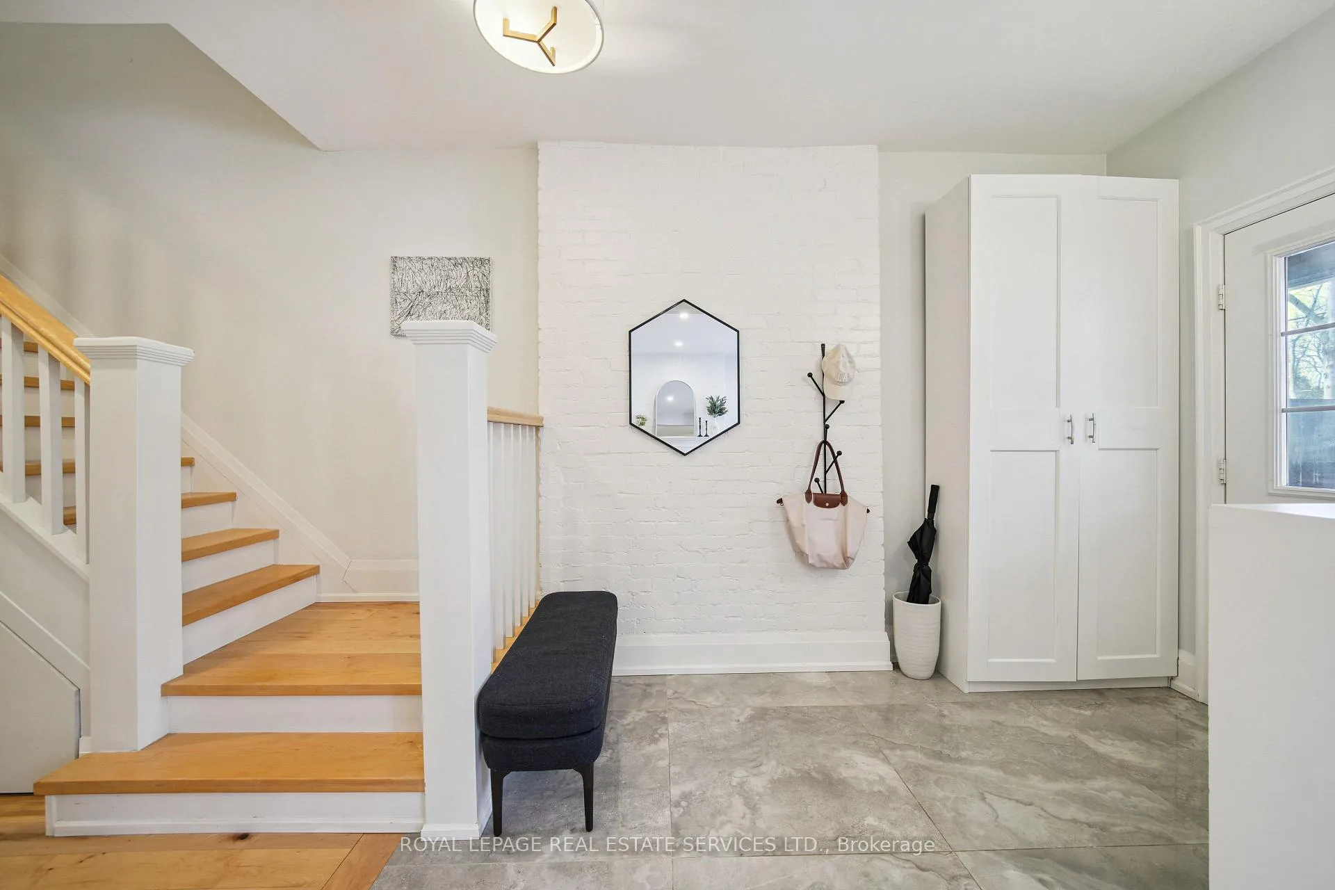 Photo 5 of 29 Parkside Drive, Toronto, High Park-Swansea — HOMEH