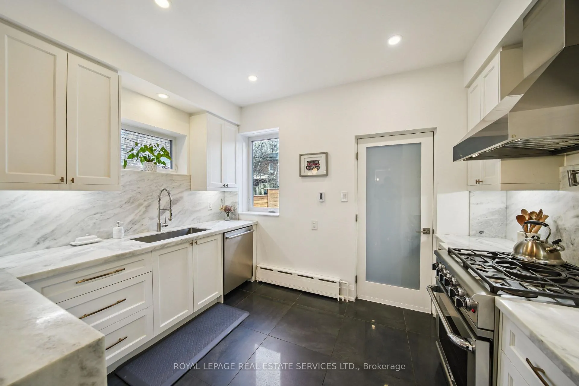 Photo 15 of 29 Parkside Drive, Toronto, High Park-Swansea — HOMEH