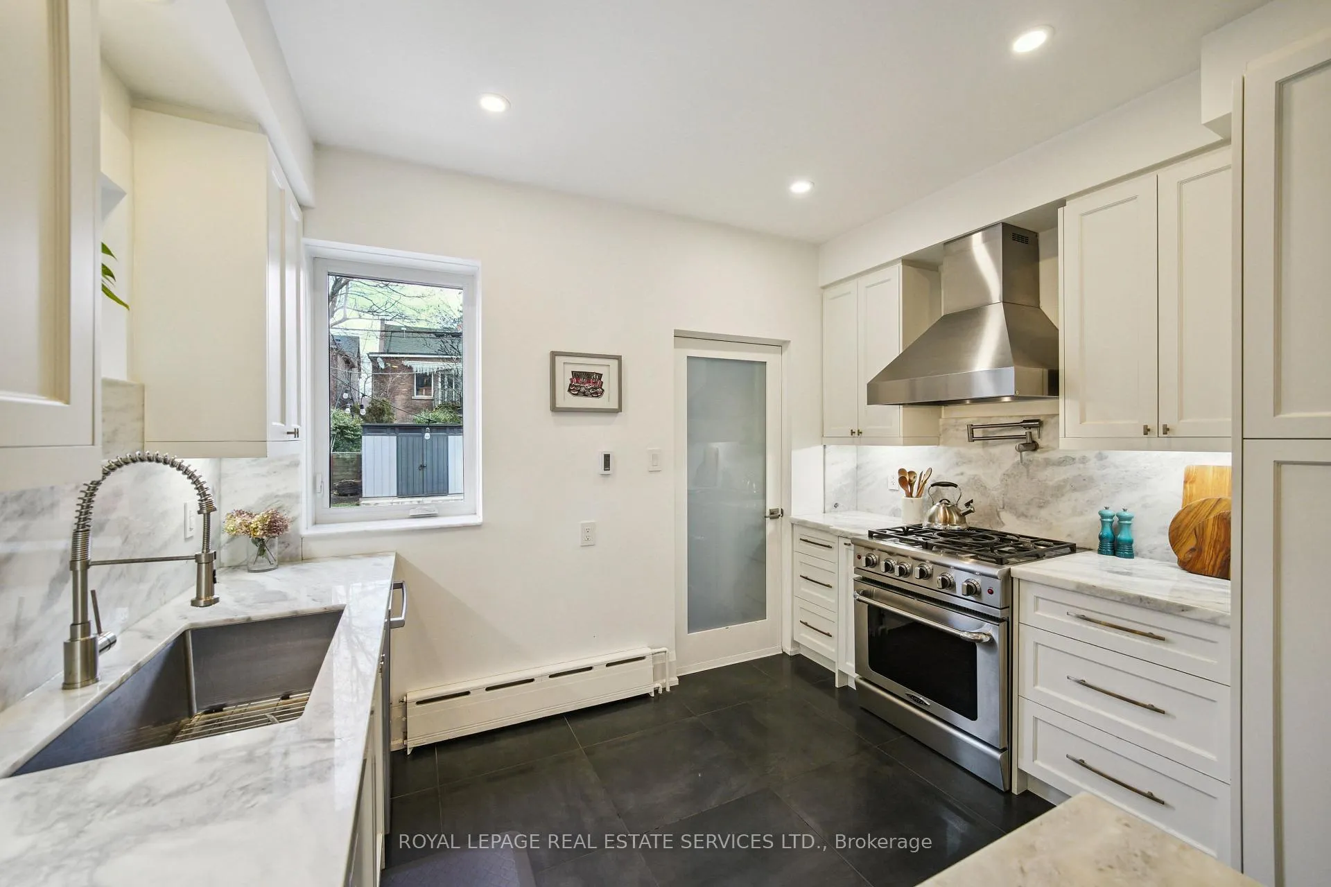 Photo 16 of 29 Parkside Drive, Toronto, High Park-Swansea — HOMEH