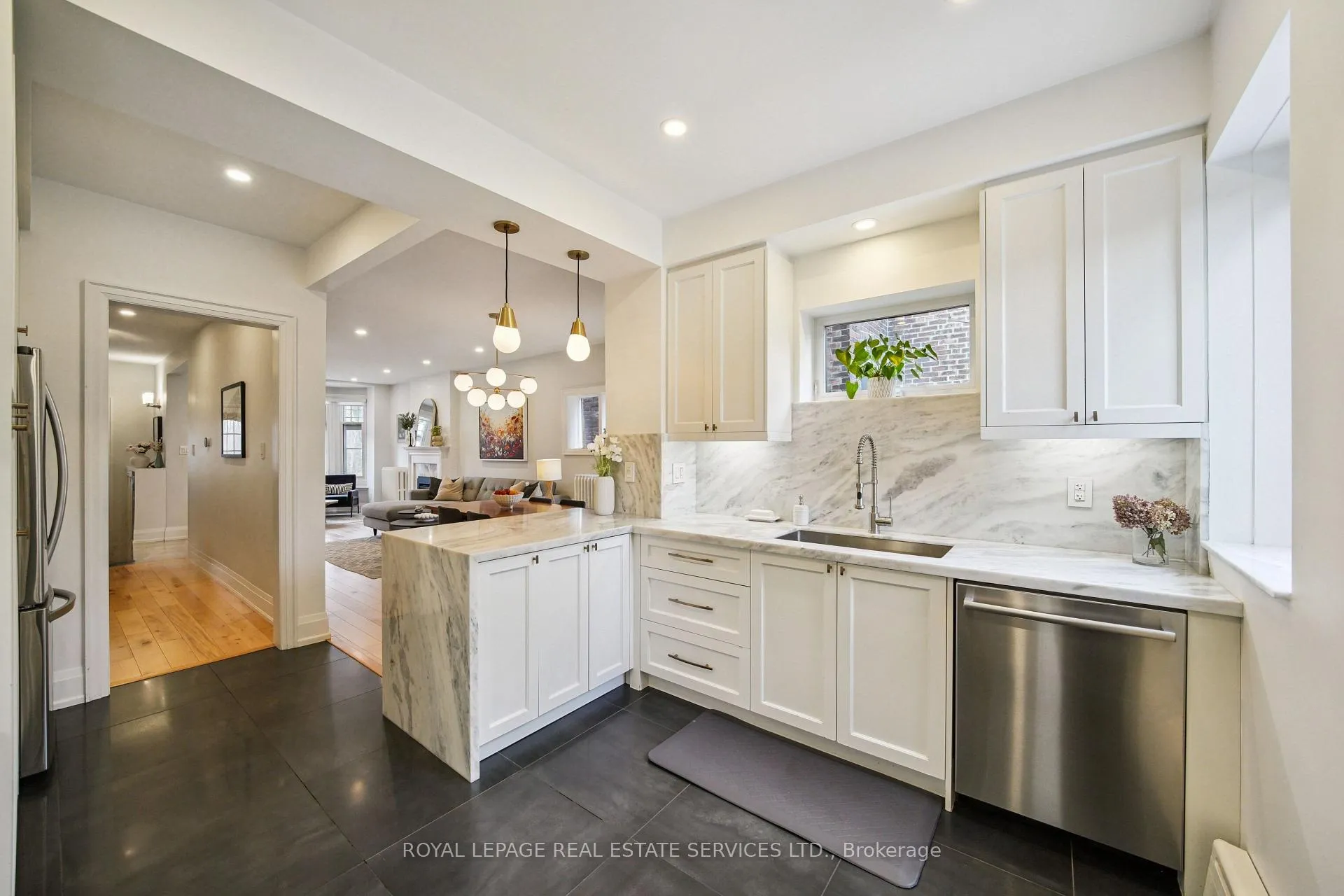 Photo 17 of 29 Parkside Drive, Toronto, High Park-Swansea — HOMEH