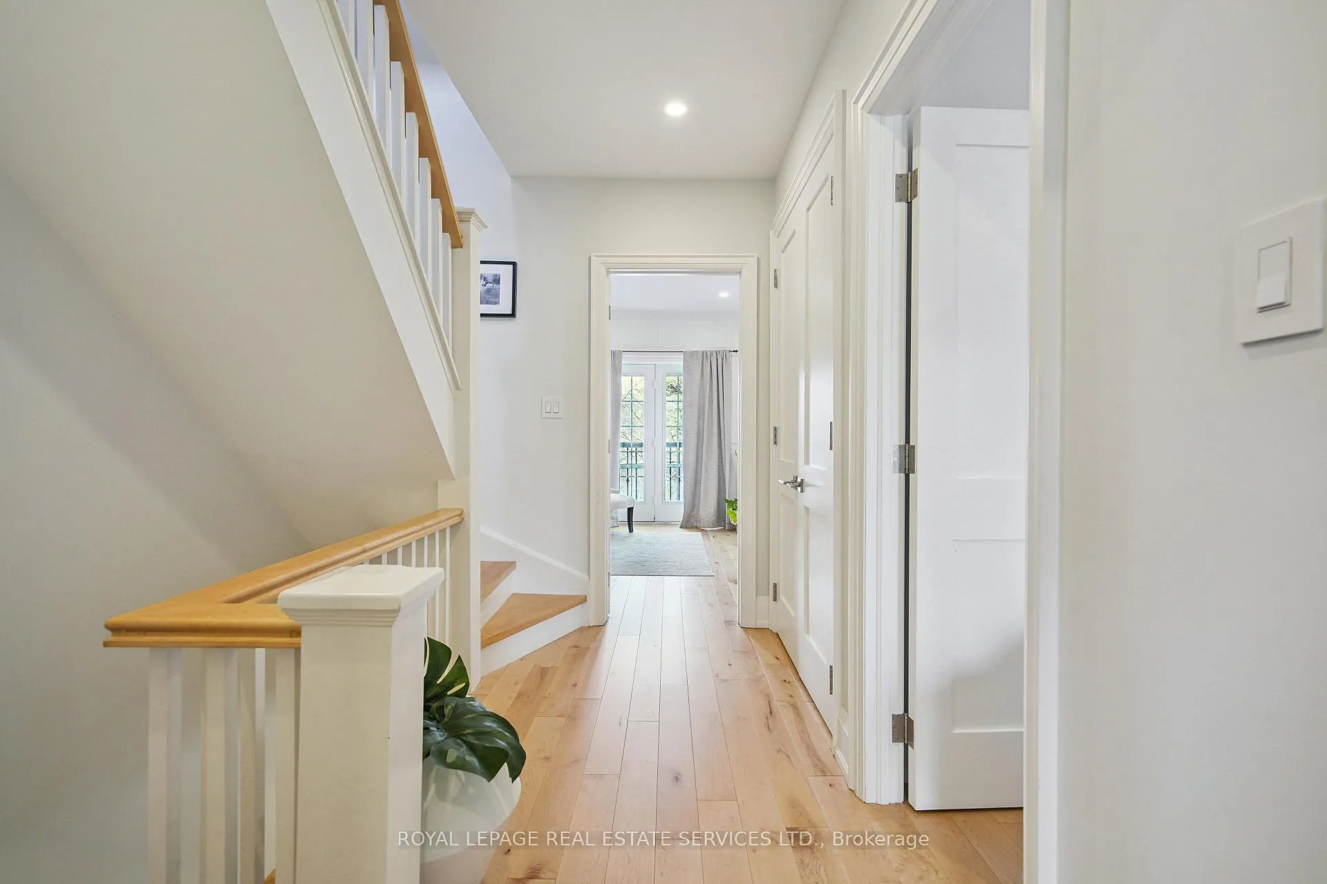 Photo 18 of 29 Parkside Drive, Toronto, High Park-Swansea — HOMEH