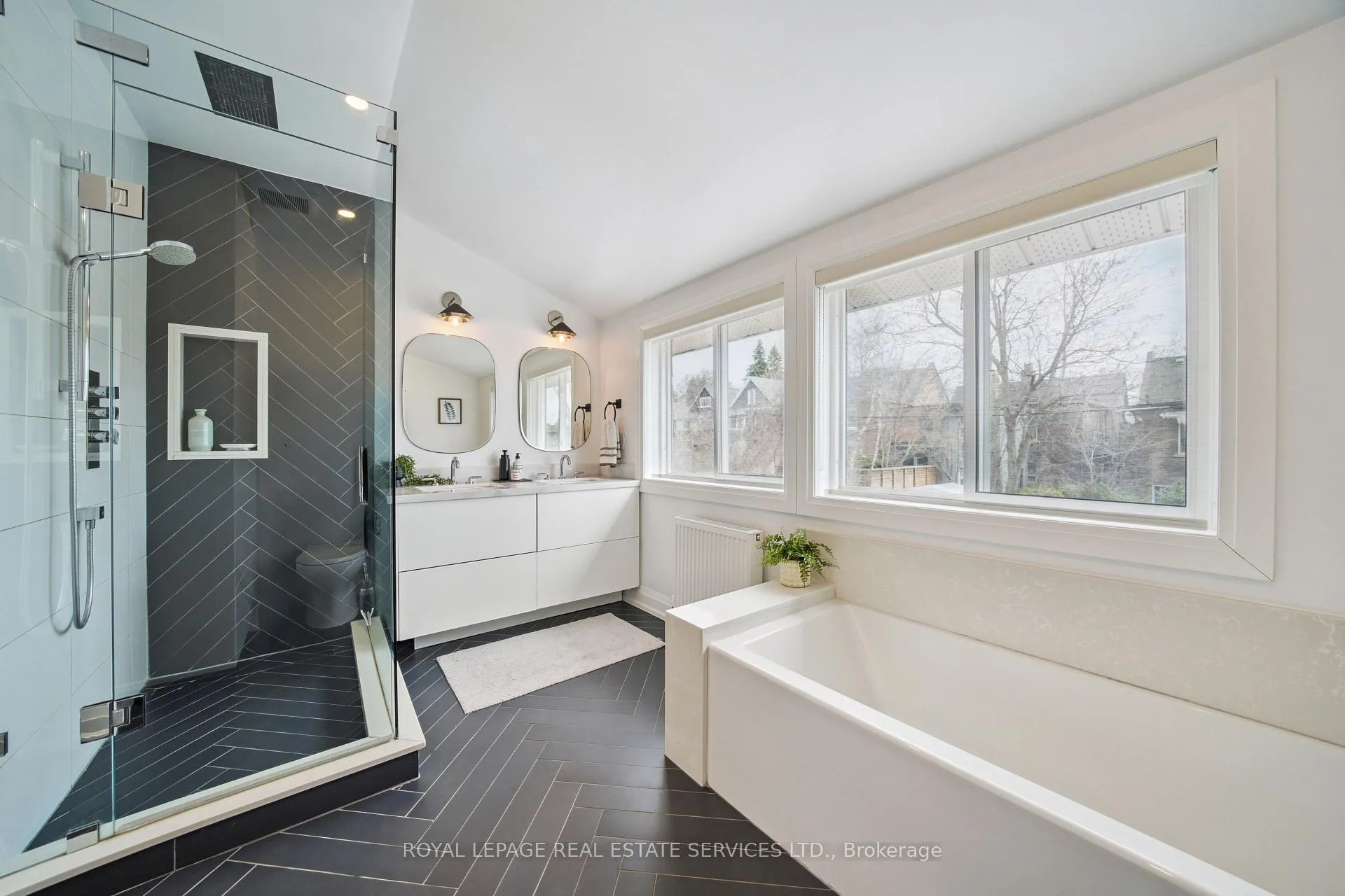 Photo 24 of 29 Parkside Drive, Toronto, High Park-Swansea — HOMEH