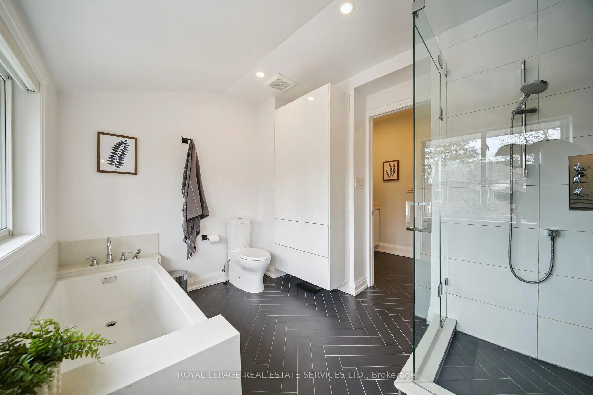 Photo 25 of 29 Parkside Drive, Toronto, High Park-Swansea — HOMEH