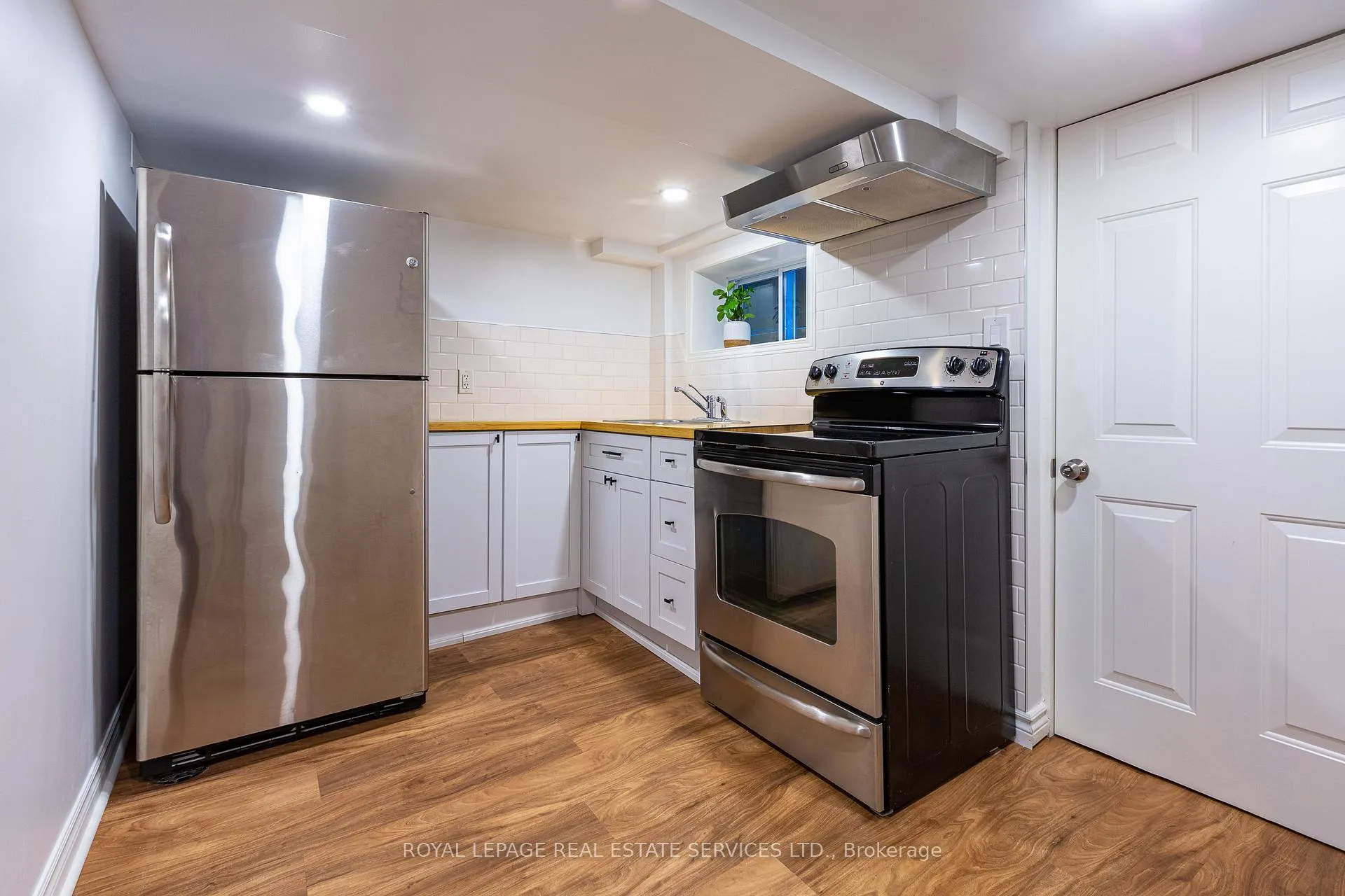 Photo 31 of 29 Parkside Drive, Toronto, High Park-Swansea — HOMEH