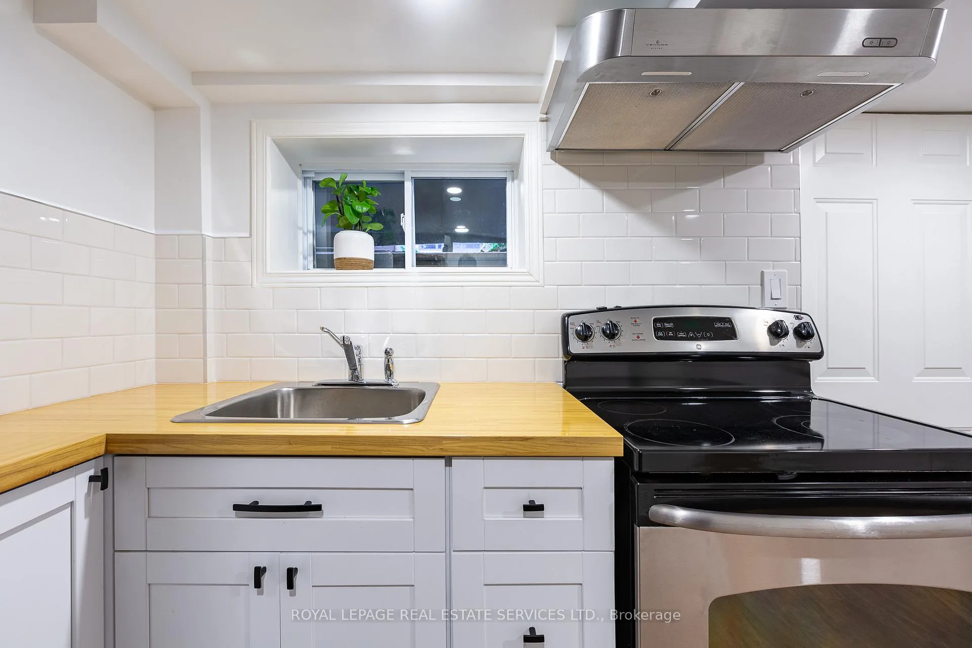 Photo 32 of 29 Parkside Drive, Toronto, High Park-Swansea — HOMEH