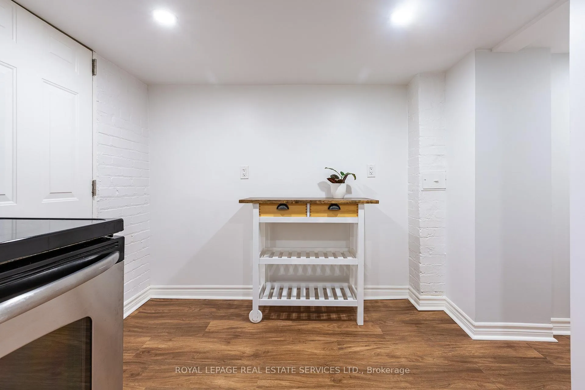 Photo 33 of 29 Parkside Drive, Toronto, High Park-Swansea — HOMEH