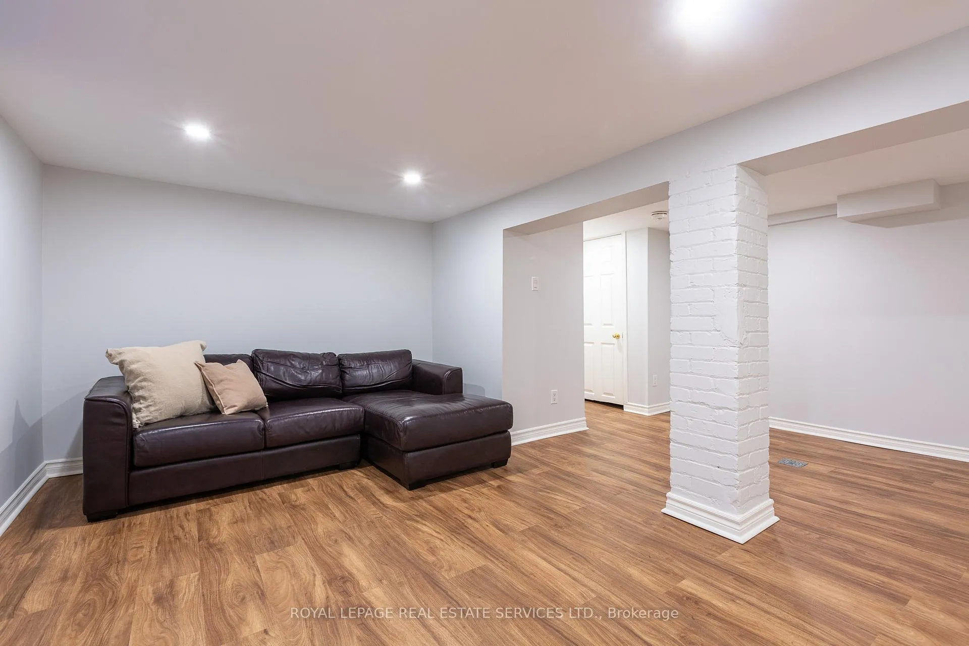 Photo 34 of 29 Parkside Drive, Toronto, High Park-Swansea — HOMEH