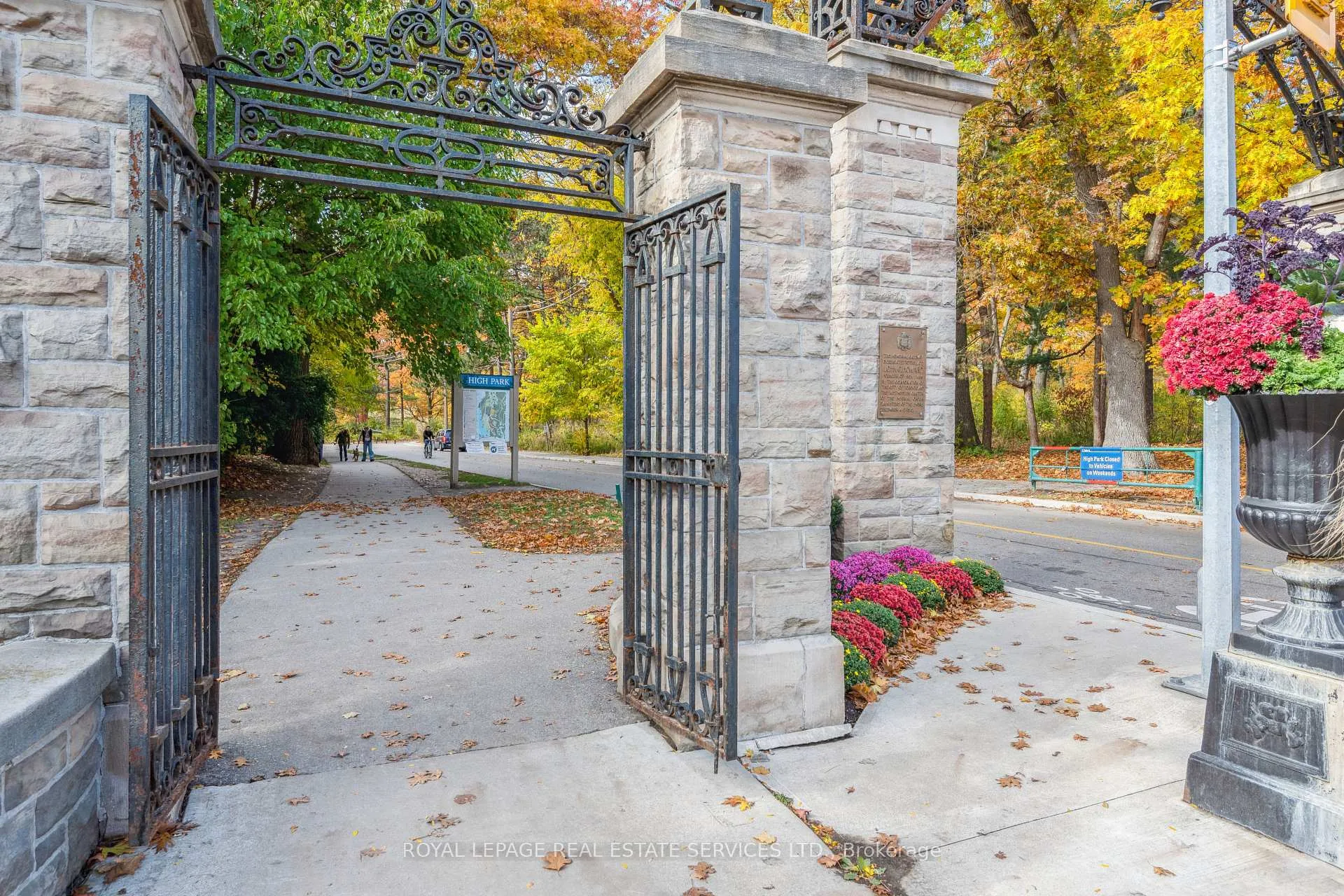 Photo 44 of 29 Parkside Drive, Toronto, High Park-Swansea — HOMEH