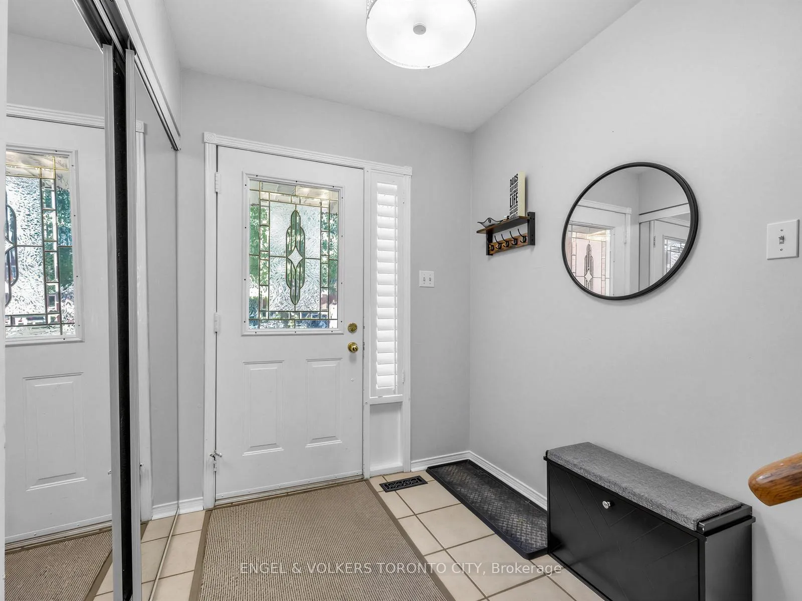 Photo 2 of 15 Fulton Crescent, Whitby, Williamsburg — HOMEH