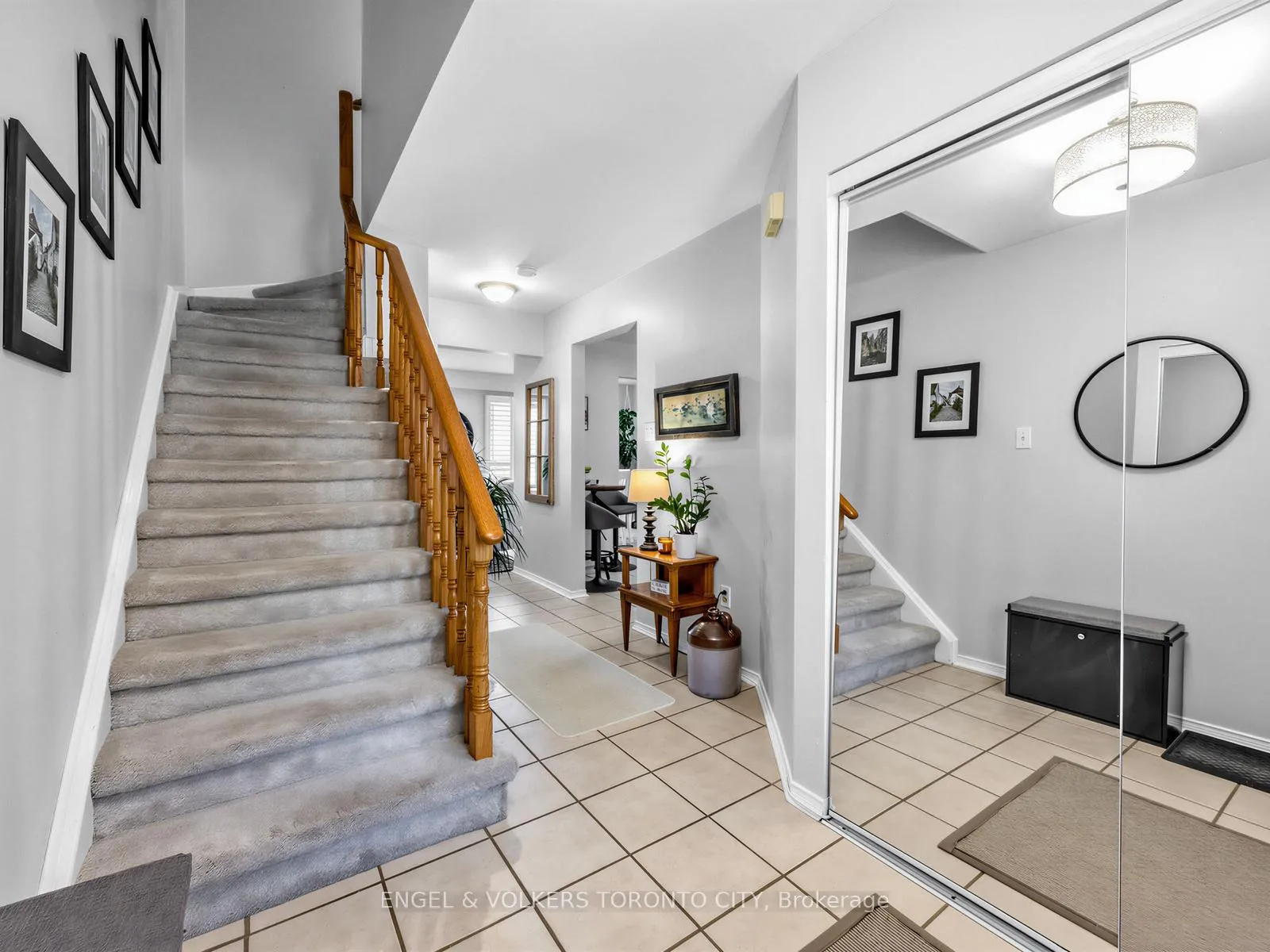 Photo 3 of 15 Fulton Crescent, Whitby, Williamsburg — HOMEH