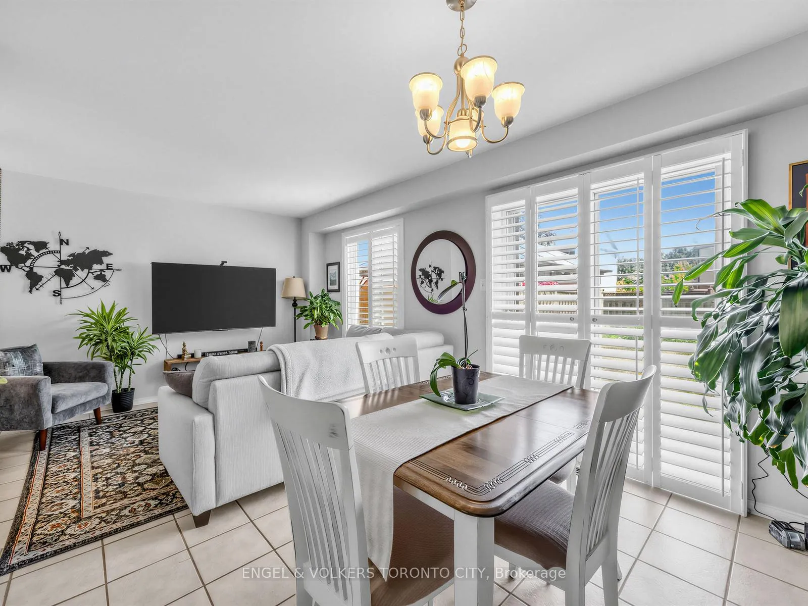 Photo 10 of 15 Fulton Crescent, Whitby, Williamsburg — HOMEH