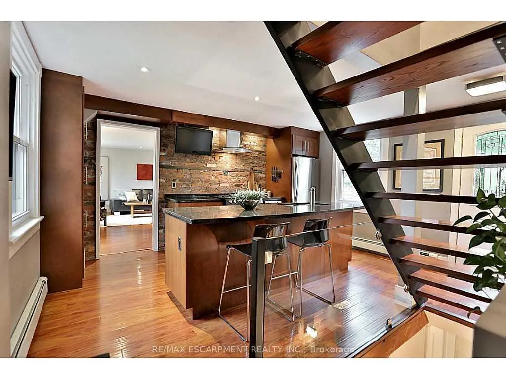 Photo 2 of 1276 Spring Gardens Road, Burlington, Bayview — HOMEH