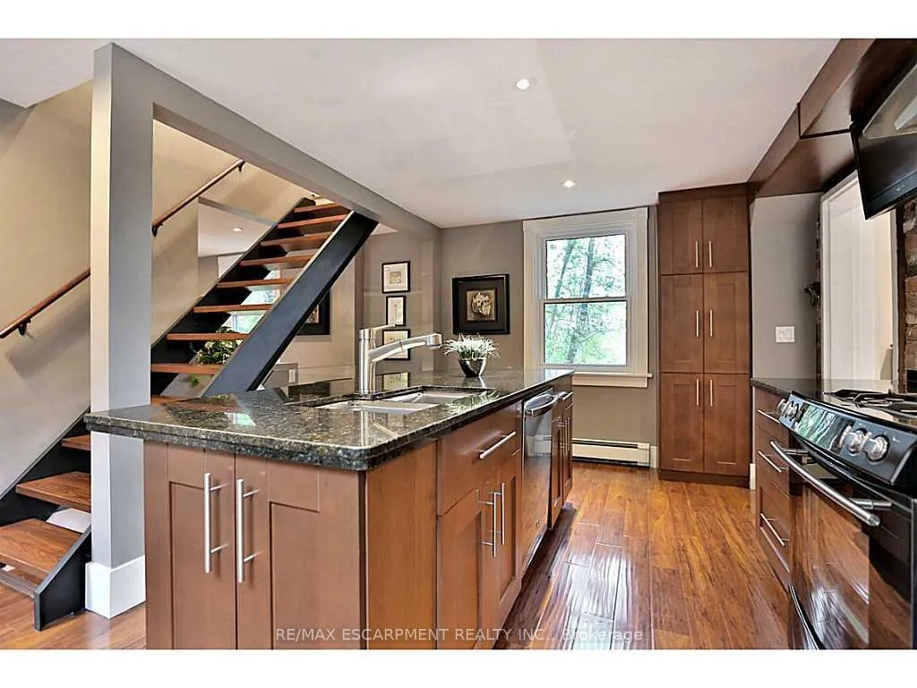 Photo 3 of 1276 Spring Gardens Road, Burlington, Bayview — HOMEH