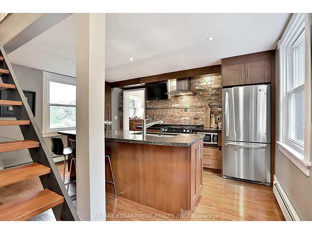 Photo 4 of 1276 Spring Gardens Road, Burlington, Bayview — HOMEH