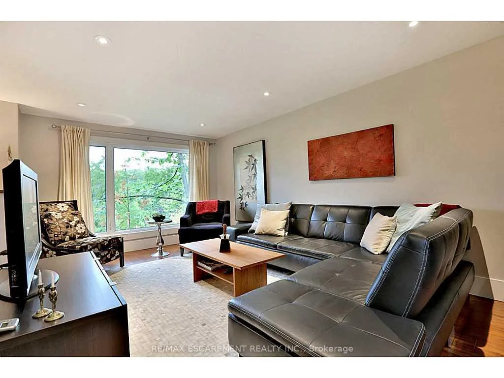 Photo 8 of 1276 Spring Gardens Road, Burlington, Bayview — HOMEH
