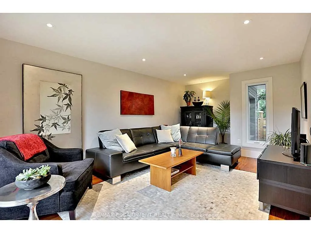 Photo 9 of 1276 Spring Gardens Road, Burlington, Bayview — HOMEH