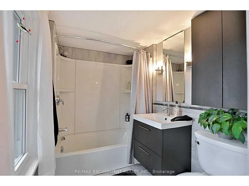 Photo 11 of 1276 Spring Gardens Road, Burlington, Bayview — HOMEH