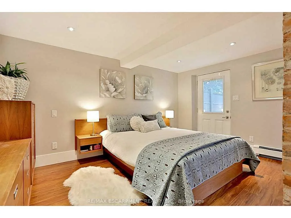 Photo 12 of 1276 Spring Gardens Road, Burlington, Bayview — HOMEH