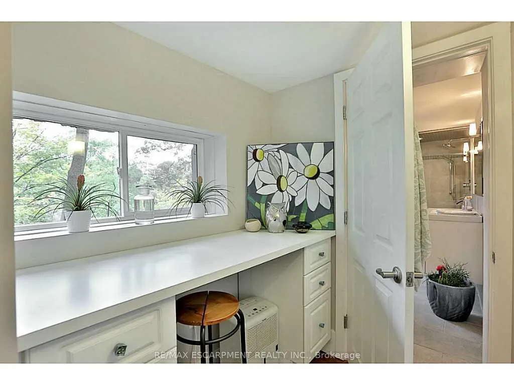 Photo 16 of 1276 Spring Gardens Road, Burlington, Bayview — HOMEH