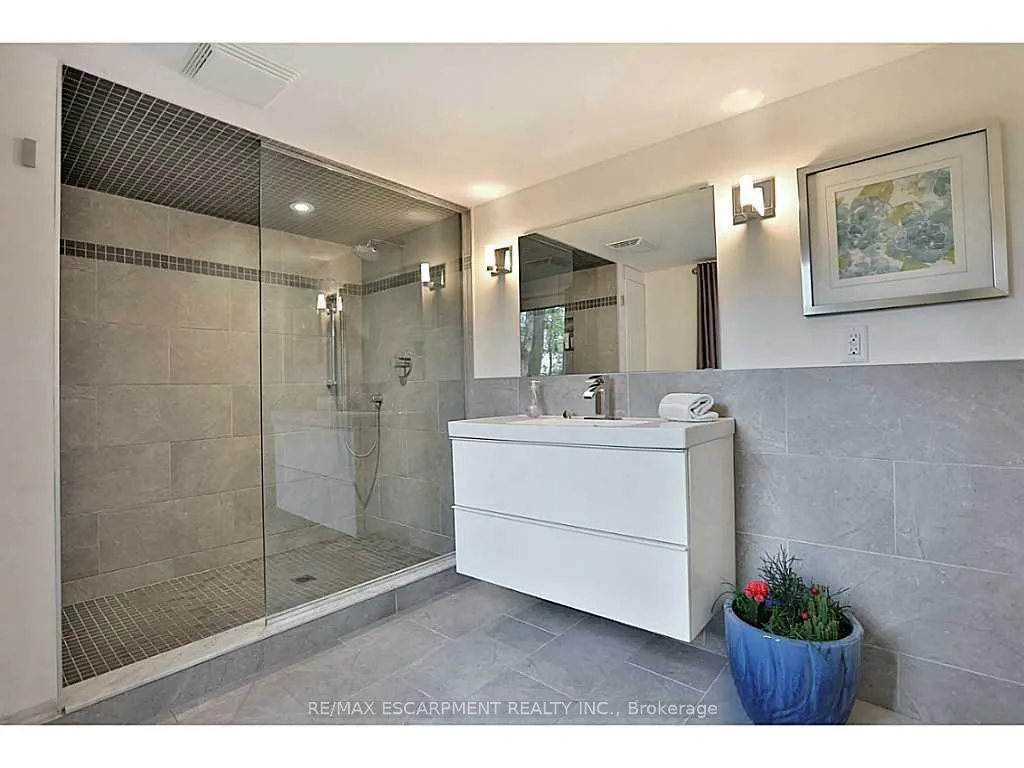 Photo 17 of 1276 Spring Gardens Road, Burlington, Bayview — HOMEH