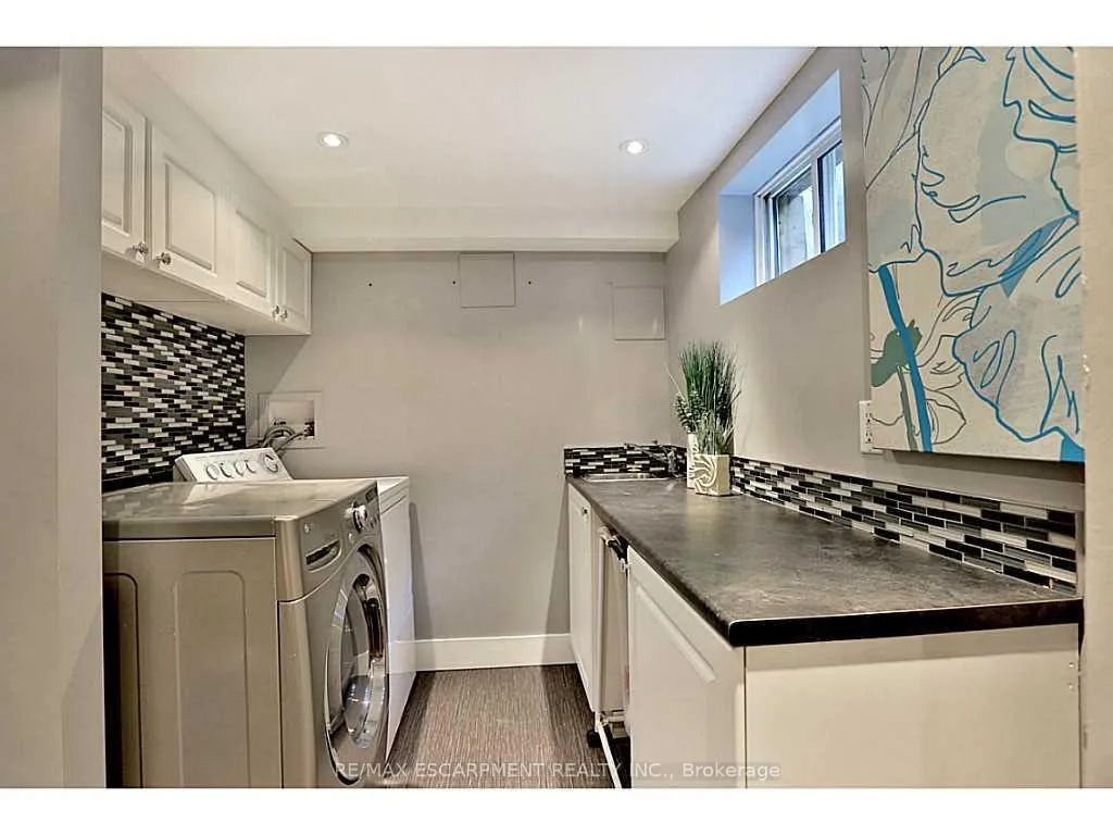 Photo 18 of 1276 Spring Gardens Road, Burlington, Bayview — HOMEH
