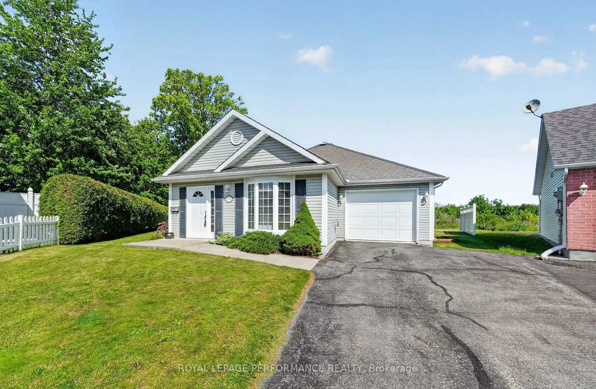 Photo 4 of 1506 Frank Court, Cornwall — HOMEH