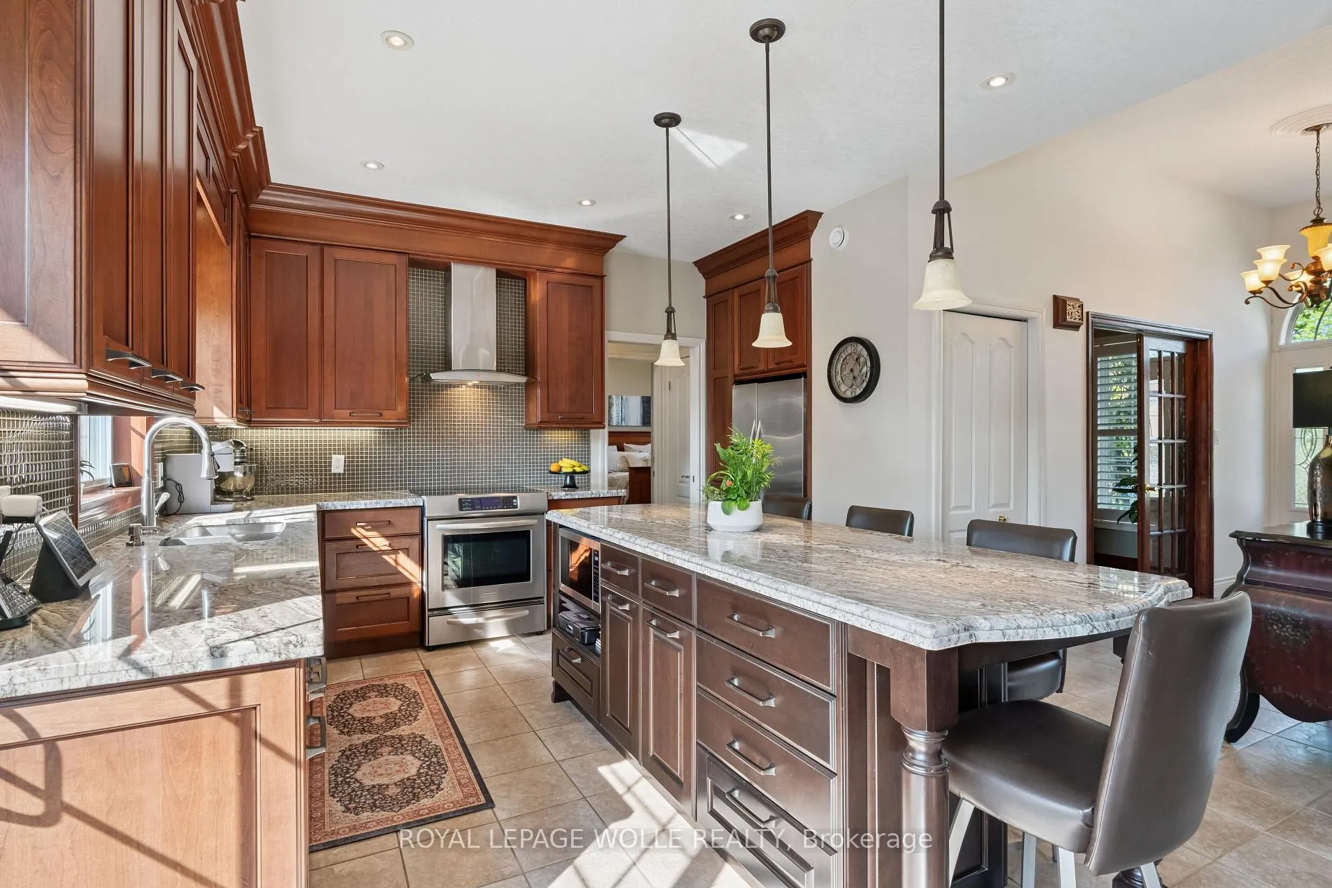 Photo 9 of 20 Bonniewood Drive, Mapleton, Rural Mapleton — HOMEH