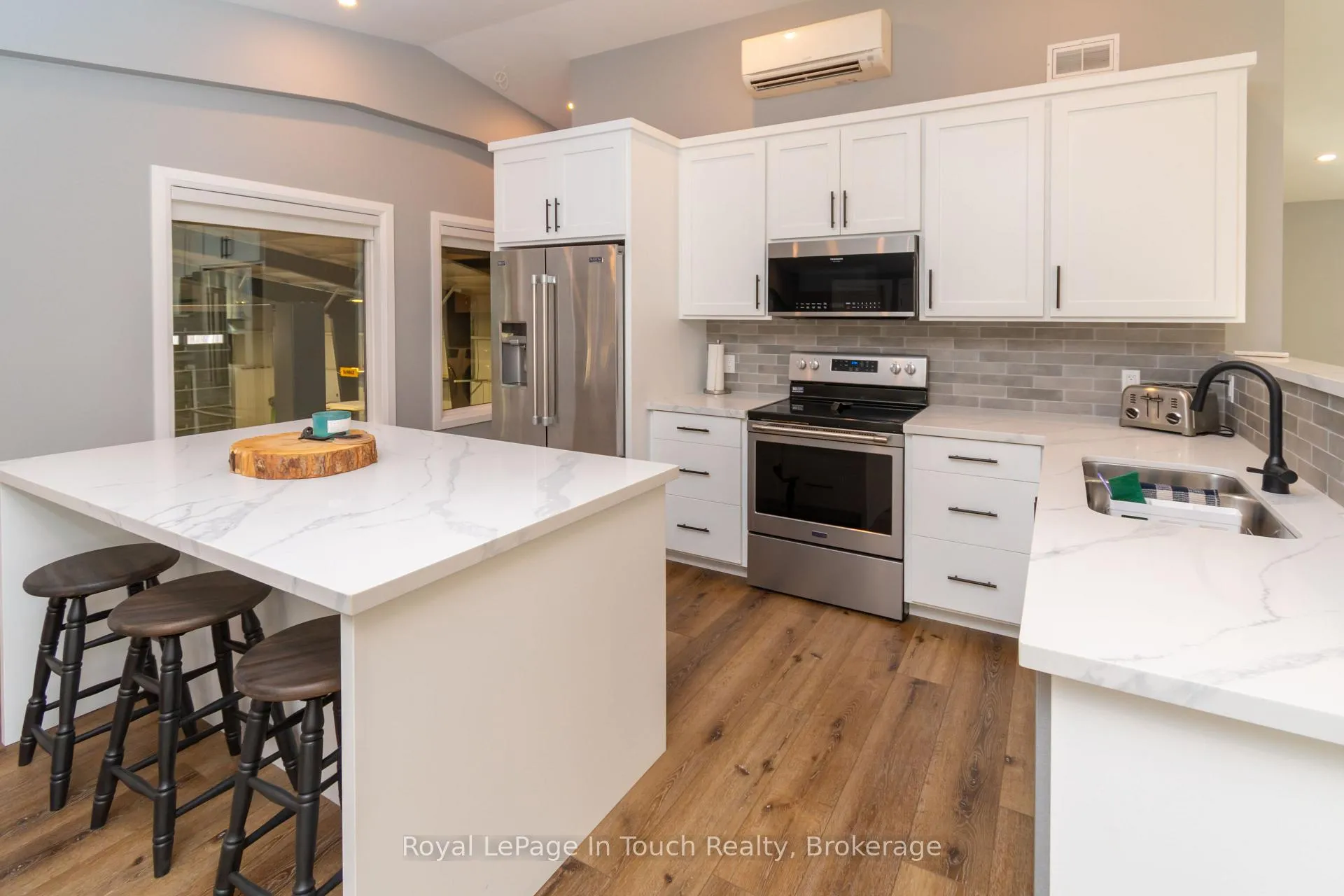Photo 7 of 1388 Cedarpoint Road, Tiny, Rural Tiny — HOMEH