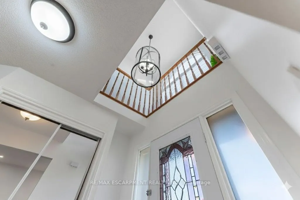 Photo 3 of 113 Greenshire Drive, Hamilton, Gilkson — HOMEH
