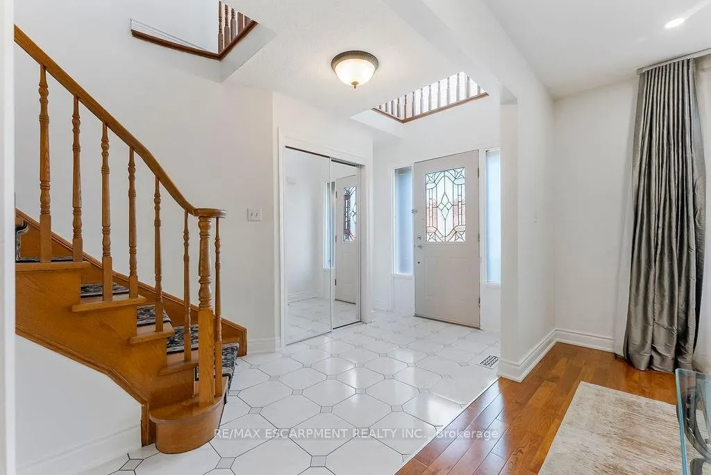 Photo 4 of 113 Greenshire Drive, Hamilton, Gilkson — HOMEH