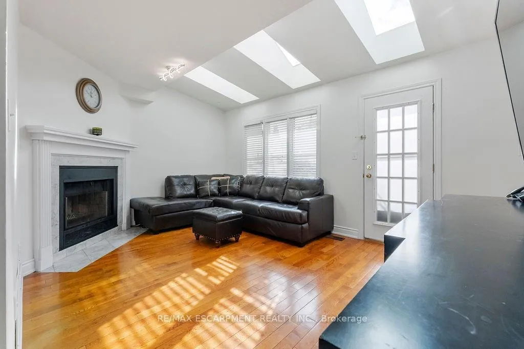 Photo 10 of 113 Greenshire Drive, Hamilton, Gilkson — HOMEH