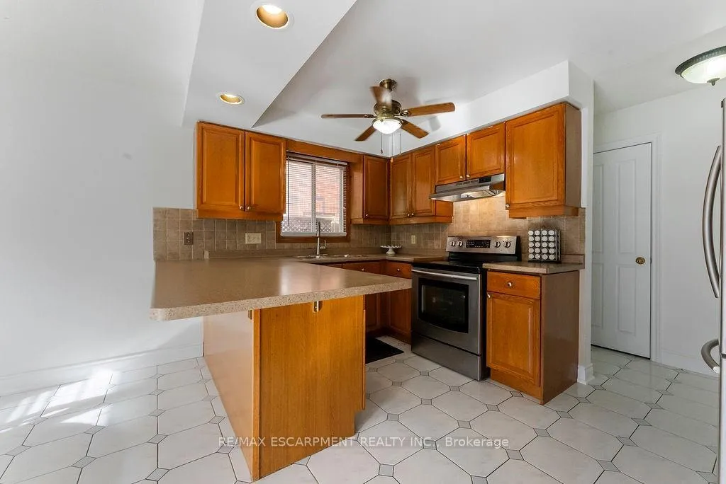 Photo 17 of 113 Greenshire Drive, Hamilton, Gilkson — HOMEH
