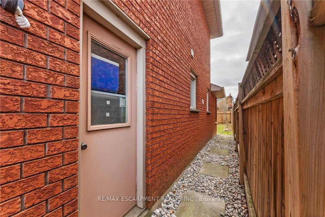 Photo 40 of 113 Greenshire Drive, Hamilton, Gilkson — HOMEH