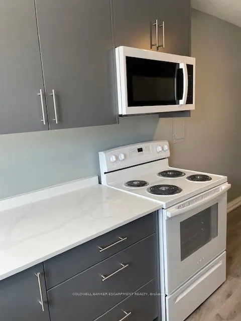 Photo 2 of Unit 1, 2 Cross Street, Halton Hills, Georgetown — HOMEH