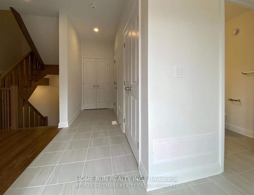 Photo 2 of 25 Kinver Private, Ottawa, Bel Air Heights — HOMEH