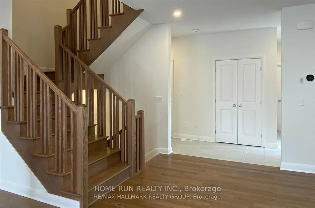 Photo 4 of 25 Kinver Private, Ottawa, Bel Air Heights — HOMEH