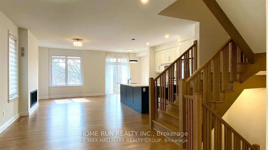 Photo 5 of 25 Kinver Private, Ottawa, Bel Air Heights — HOMEH